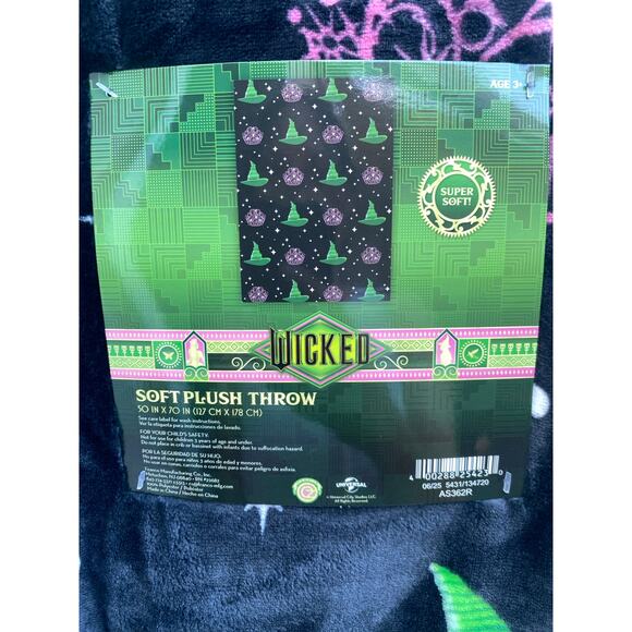 Wicked Soft Plush Throw Blanket 50x70 in | Elphaba Hat Glinda Crown Stars - Picture 5 of 5